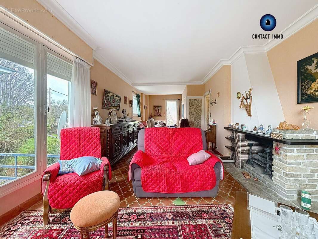 Maison à SAINT-PANTALEON-DE-LARCHE