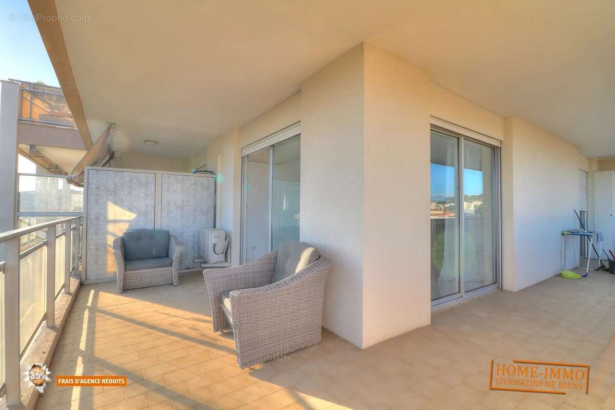 Appartement à SAINT-LAURENT-DU-VAR