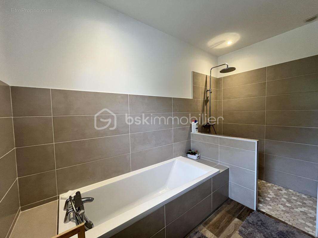 Maison à GRAYAN-ET-L'HOPITAL