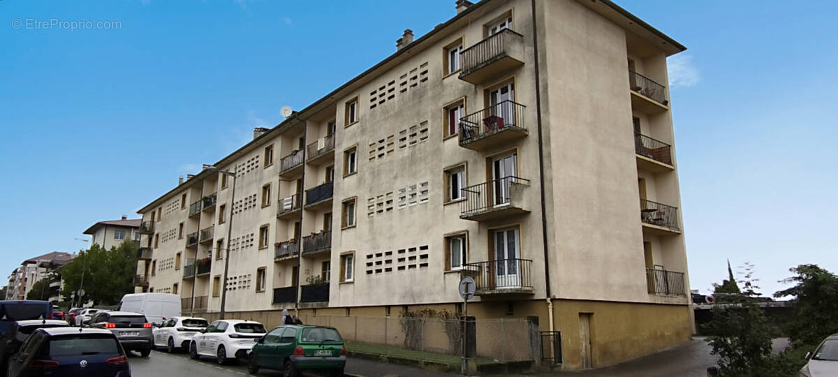 Appartement à LA ROCHE-SUR-FORON