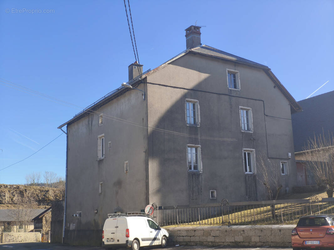 Appartement à BRENOD