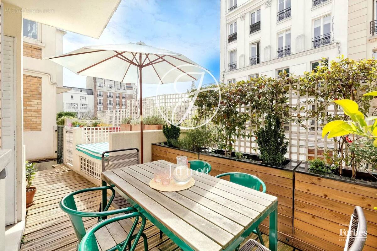 Appartement à PARIS-18E