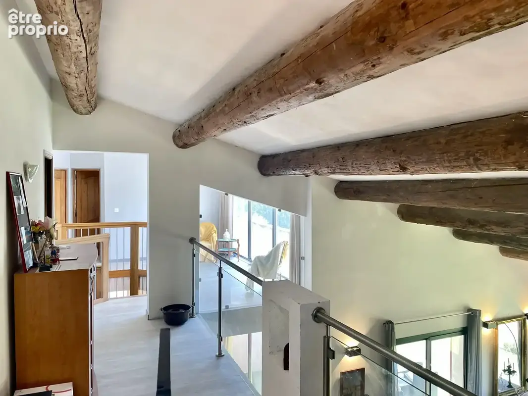 Dickjan POPPEMA d' eXp France vous propose cette magnifique villa avec 5 chambres, grande salon, piscine, grand jardin