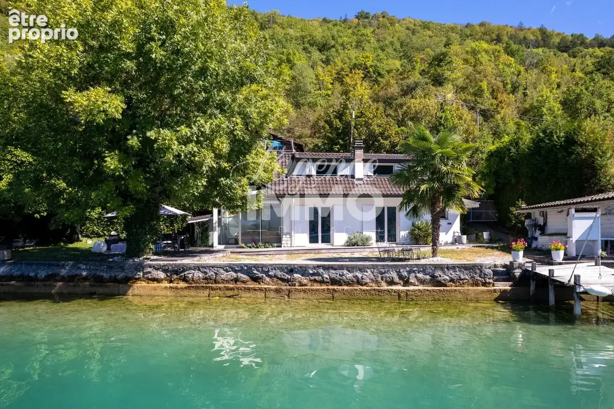 Maison pieds dans l'eau à Talloires - photo 2