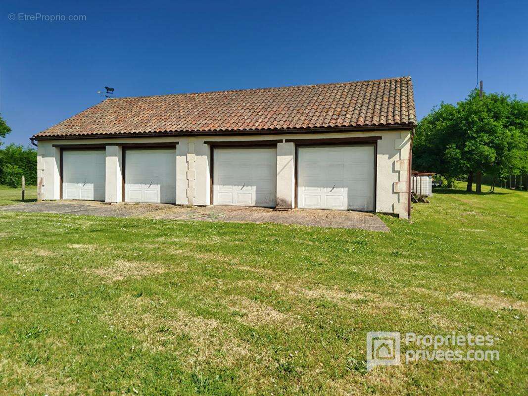 Maison à SAINT-VINCENT-DE-CONNEZAC