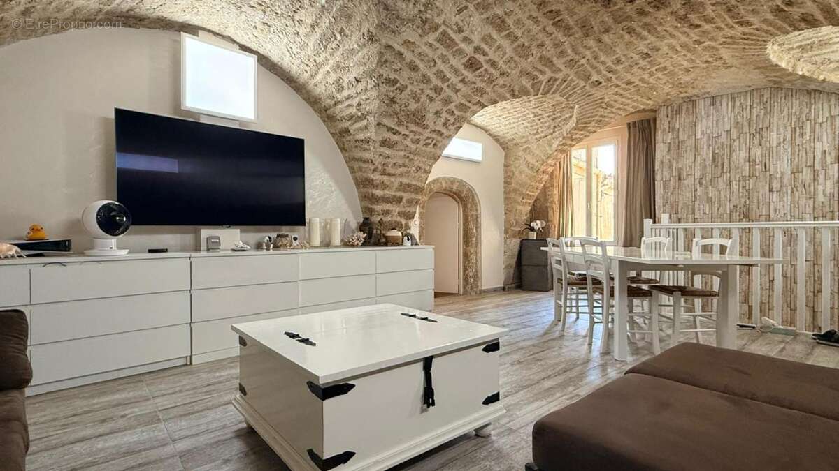 Appartement à POUSSAN