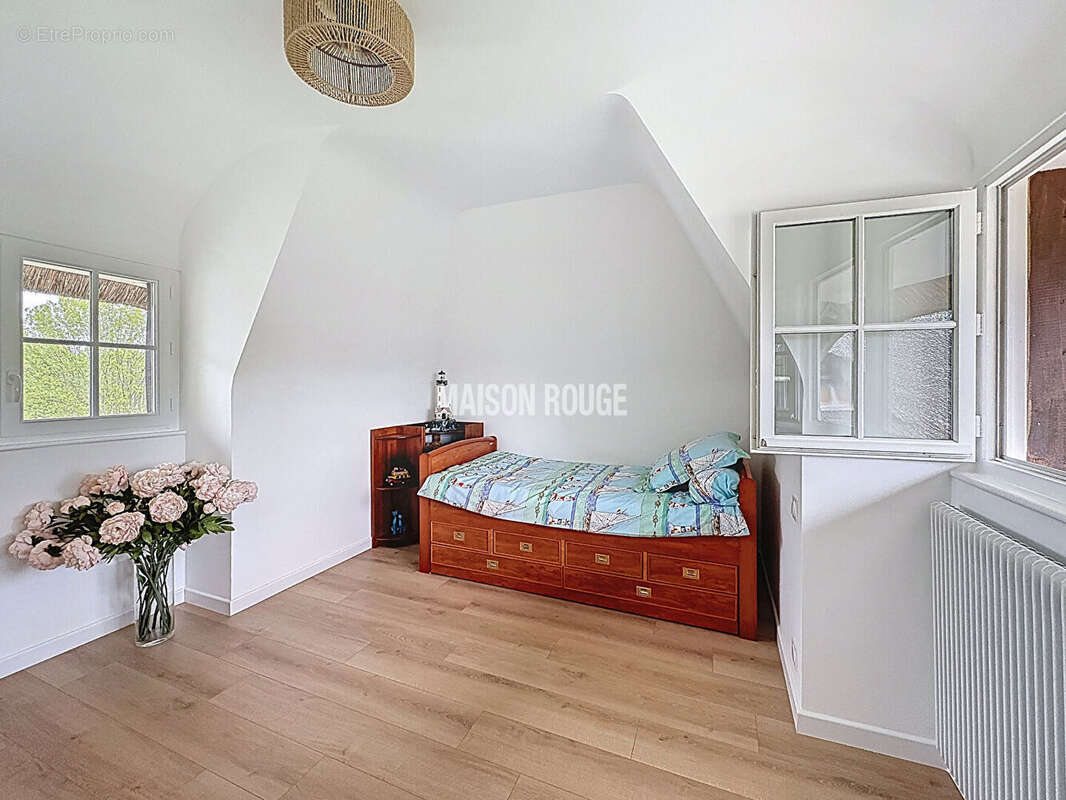 Maison à LE MESNIL-SAINT-DENIS