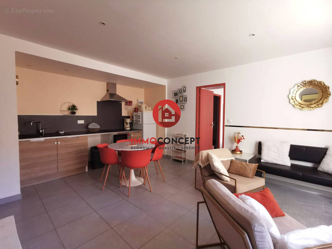 Appartement à BAGNOLS-SUR-CEZE