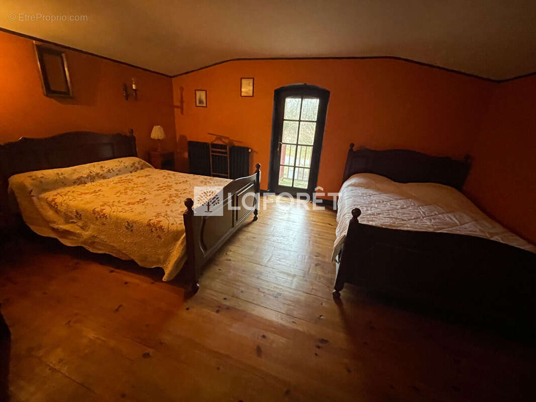 Maison à CAHUZAC-SUR-VERE