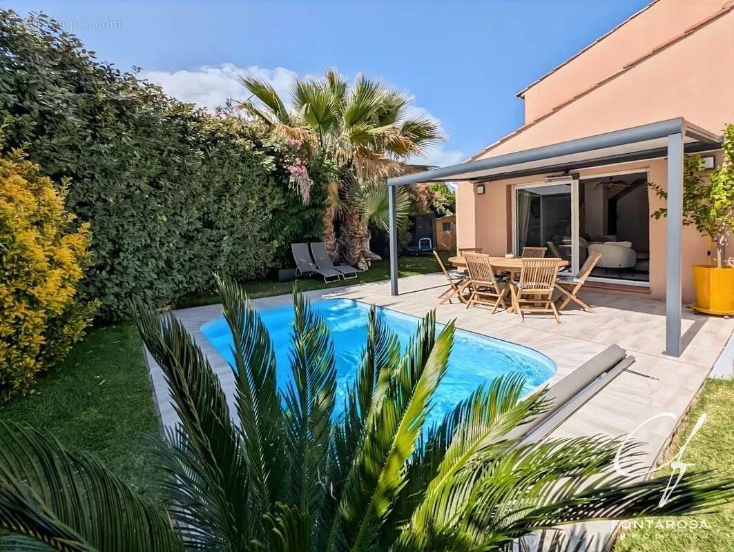 Maison à ROQUEBRUNE-SUR-ARGENS