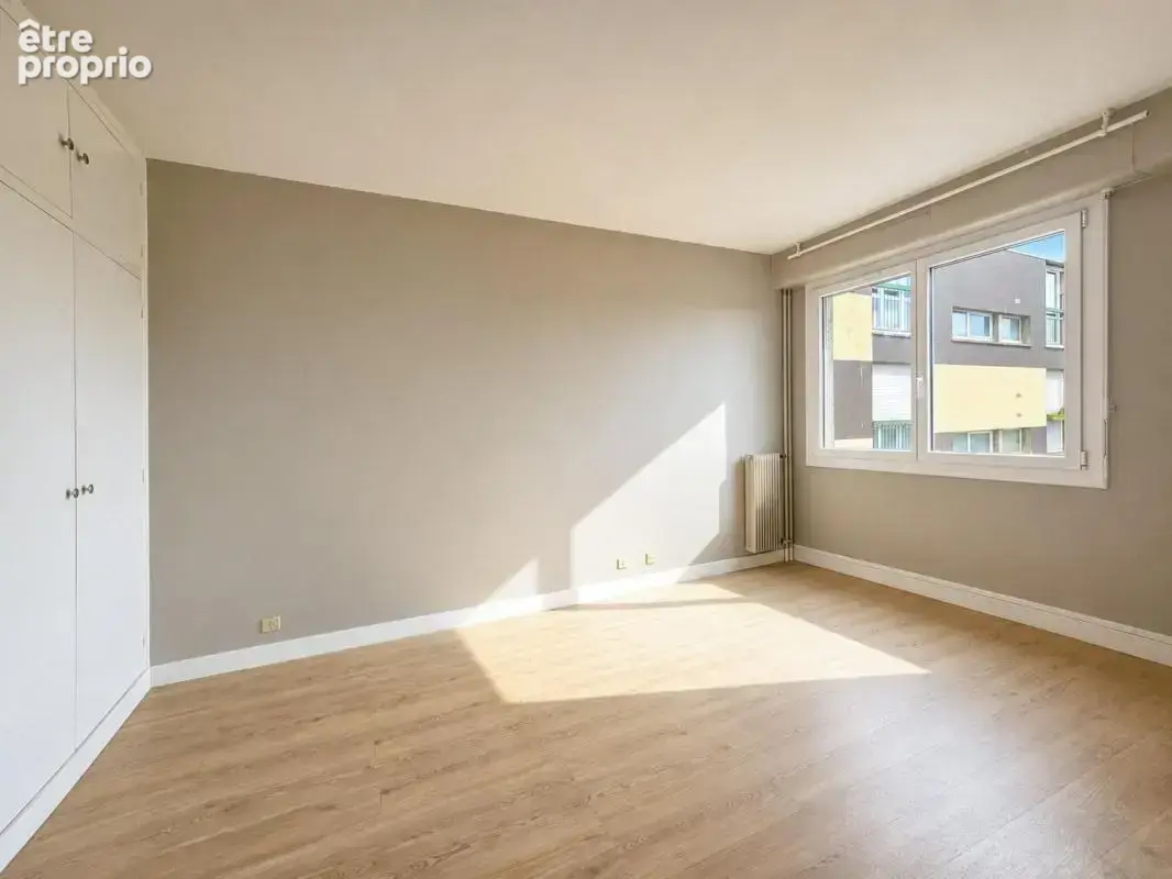 Appartement T3 hyper centre, lumineux et parking sécurisé - photo 5