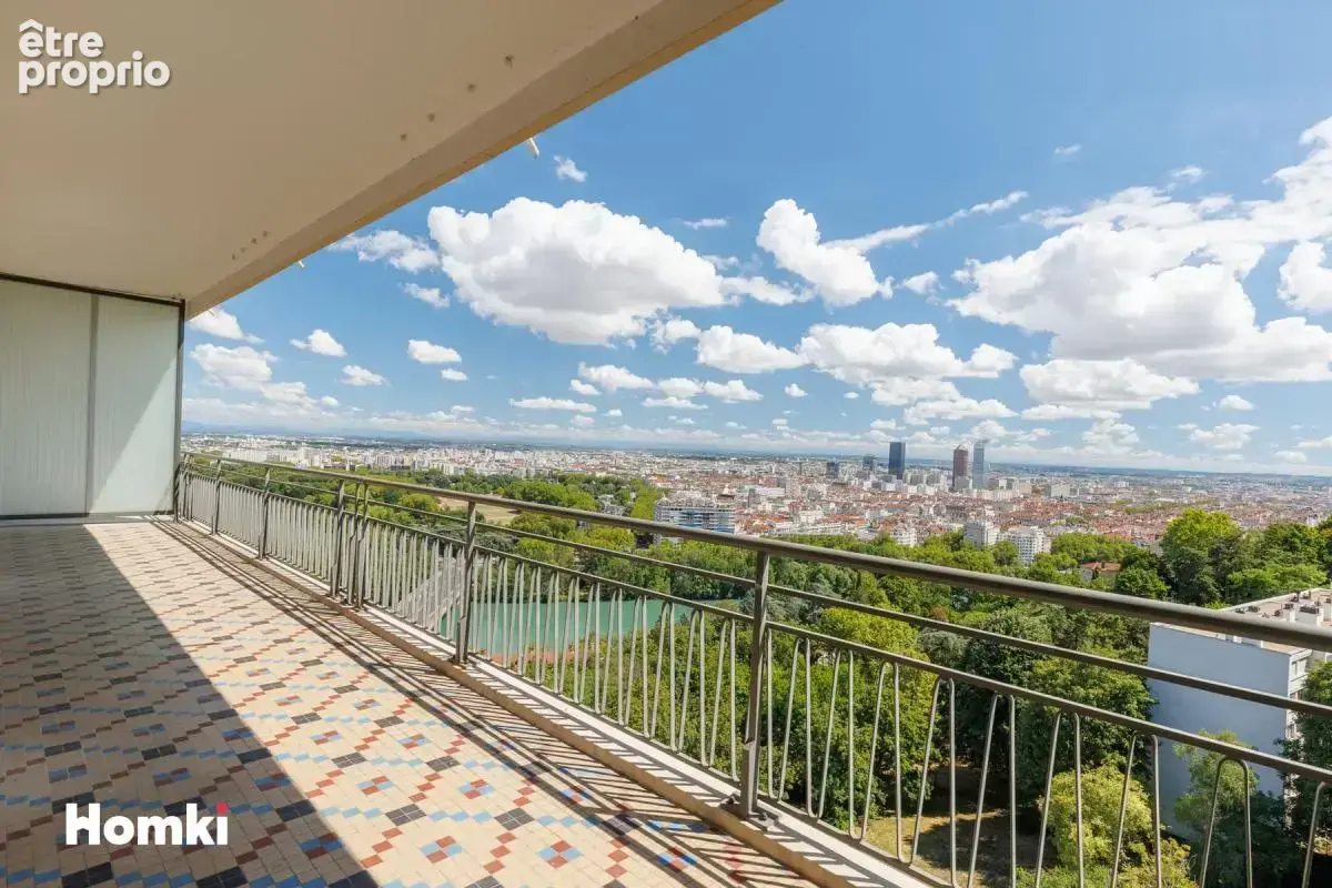Lyon 4e – Rue Louis Thévenet  Un appartement suspendu entre ciel, lumière et nature - photo 2