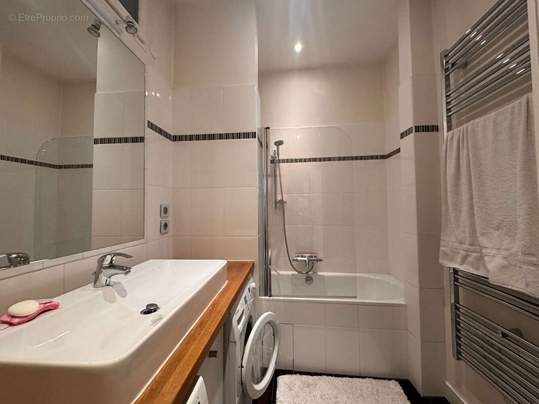 Appartement à PARIS-8E