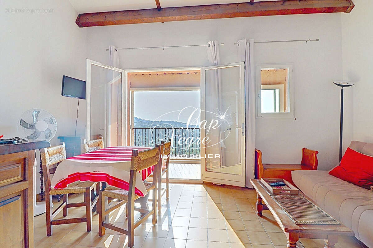 Appartement à ROQUEBRUNE-SUR-ARGENS