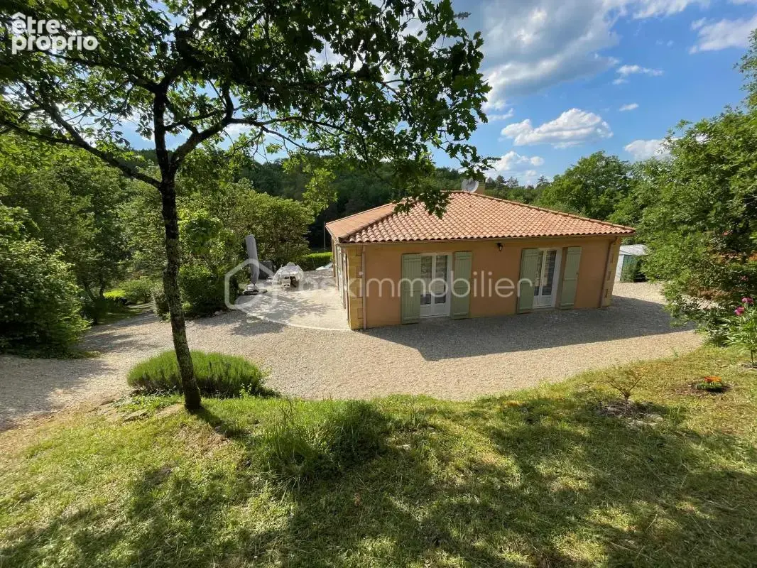 Maison sur sous-sol complet rénovée avec soins sur 3532 m² de terrain non clos - photo 2