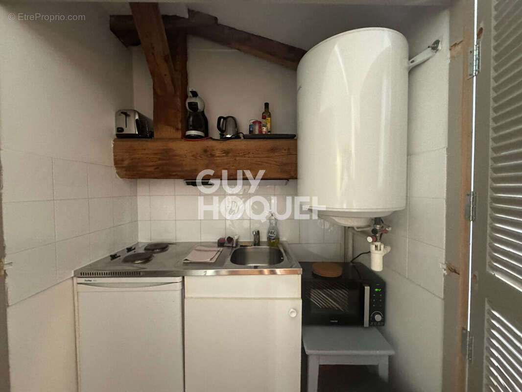 studio dernier étage ascenseur , de 24 m2 au sol -cave -grenier- possible Airbnb - photo 10