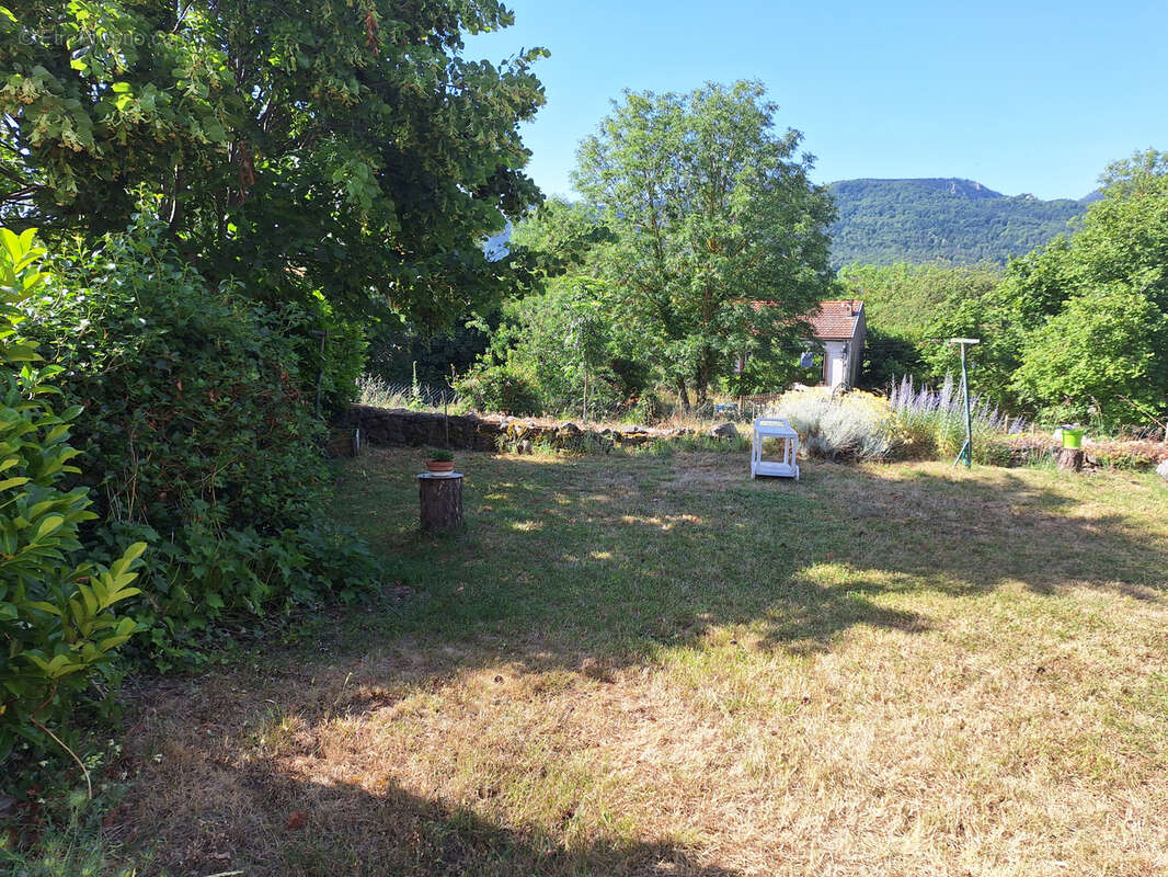 Grande maison de village en pierre avec jardin et dépendances - photo 5