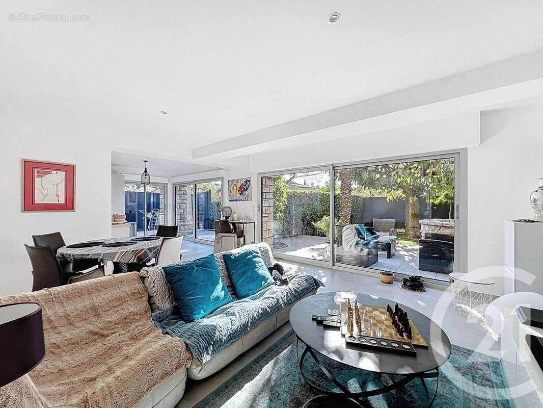 Appartement à MOUANS-SARTOUX