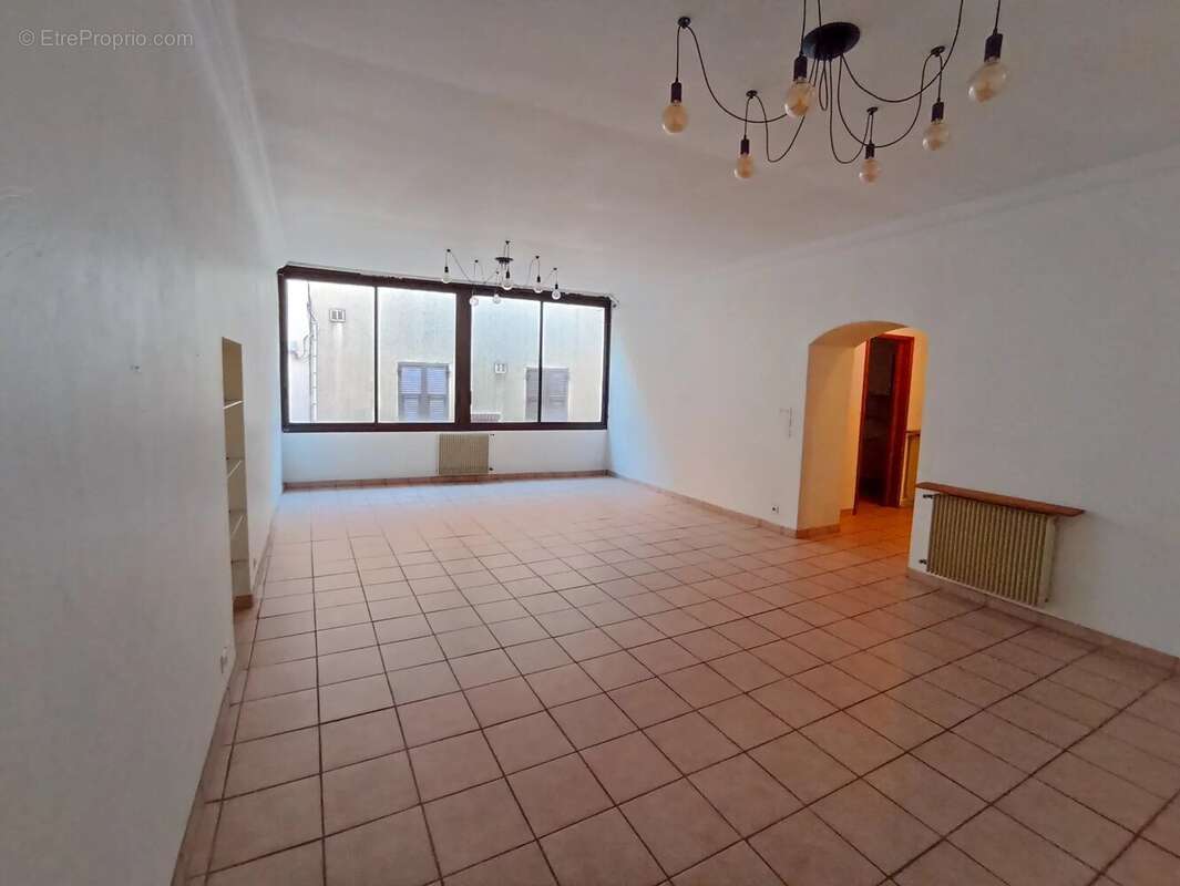 Appartement à SAINT-LAURENT-DU-VAR