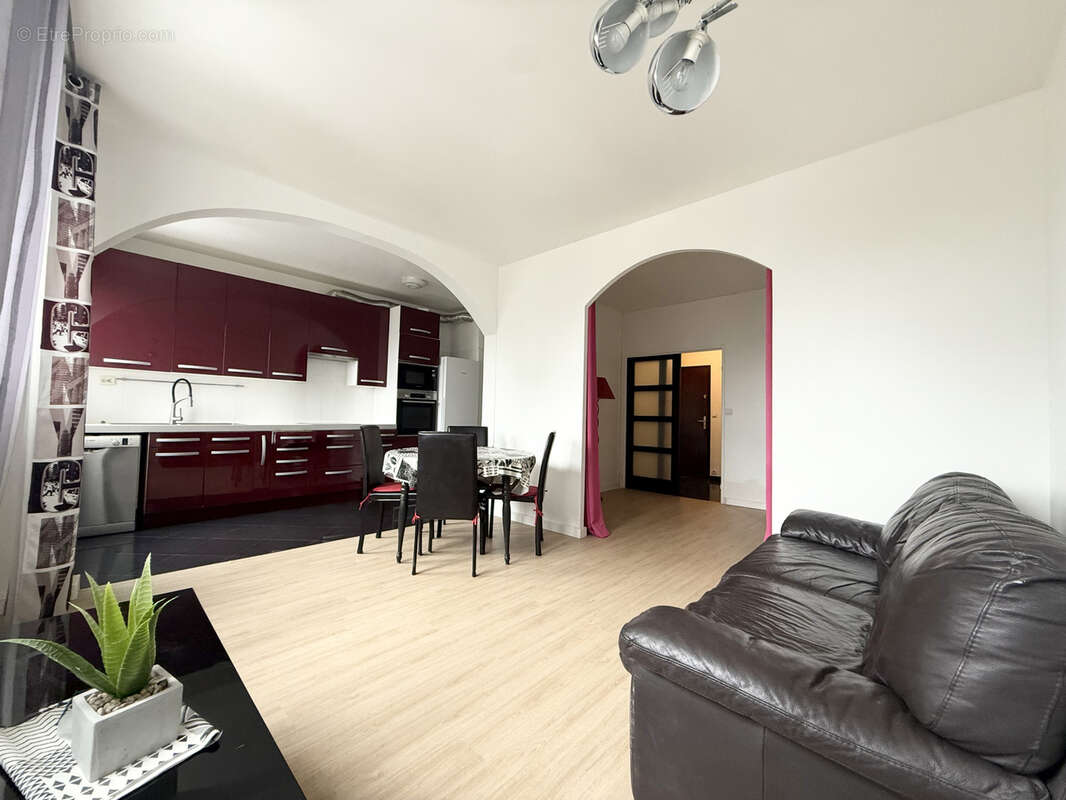 Appartement à COURBEVOIE