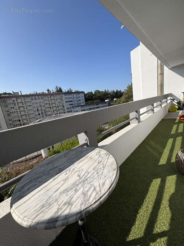 Appartement T2 entièrement rénové   Balcon plein sud   Centre-ville de Quimper à pied - photo 2