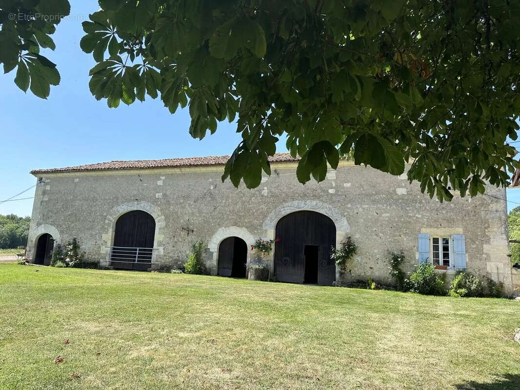 Charmante maison charentaise en pierre avec maison d'amis, piscine et plus de 1Ha de terrain - photo 23