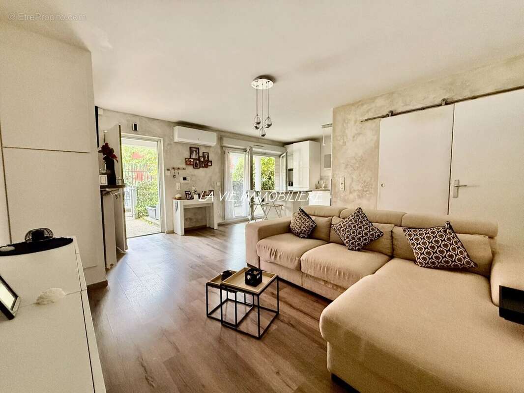 Appartement à LES PAVILLONS-SOUS-BOIS