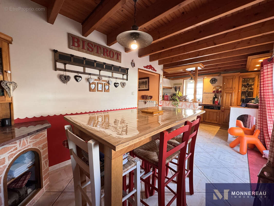 Maison à BAIGNES-SAINTE-RADEGONDE