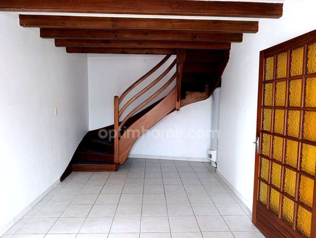 Maison de ville rénovée de 100 m² avec jardin de 600 m² et dépendance - photo 5