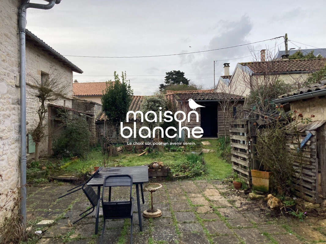 Maison à PAMPROUX