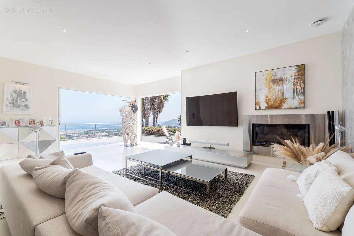 Villa contemporaine à Mandelieu-la-Napoule avec vue mer panoramique et espace bien-être - photo 4
