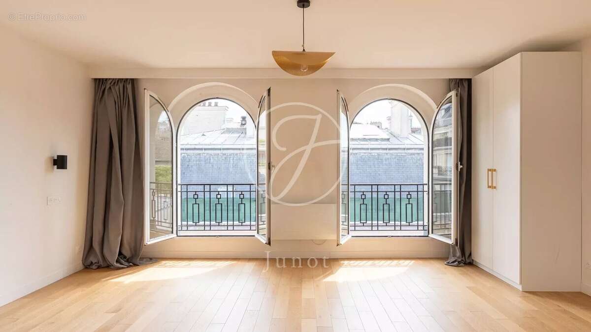 Appartement à PARIS-16E