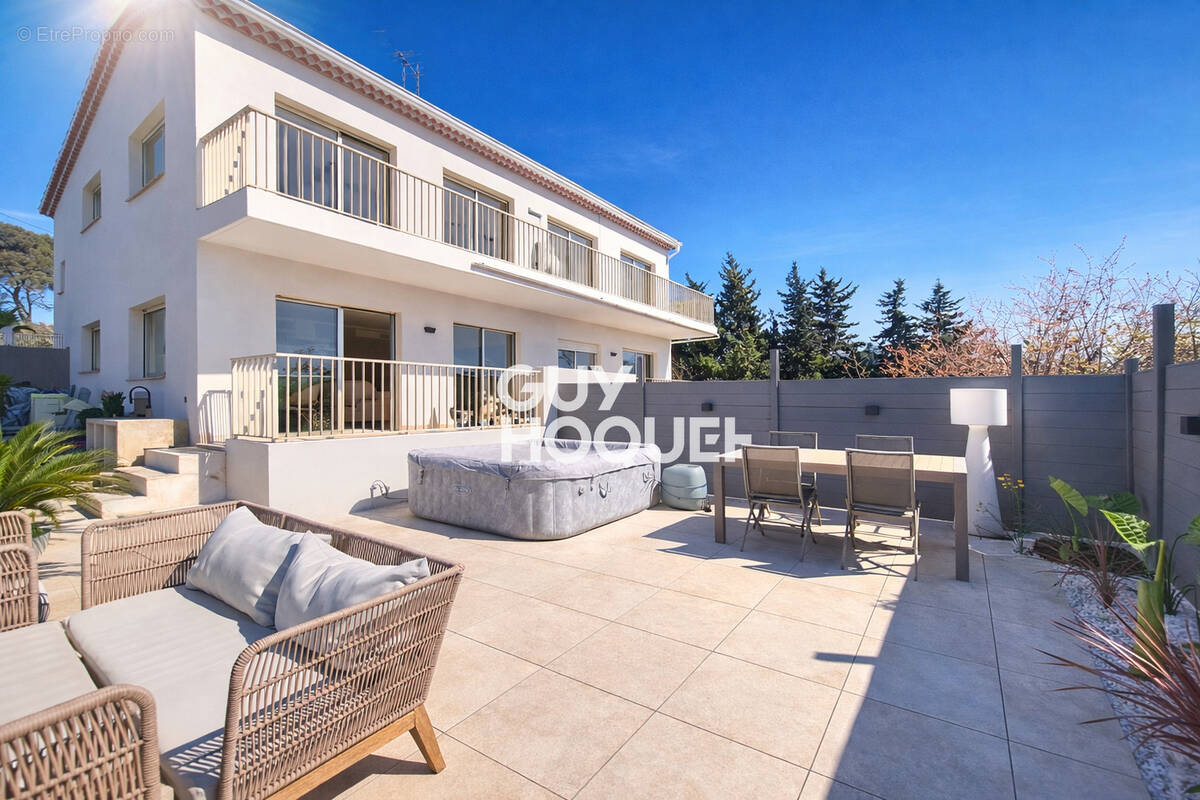 Appartement à MOUGINS