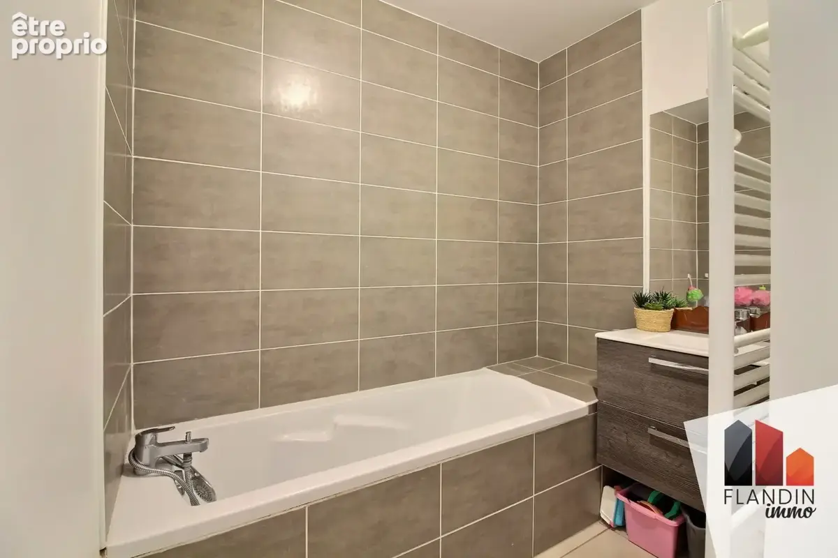 Appartement 81 m² à Vernaison  - photo 7
