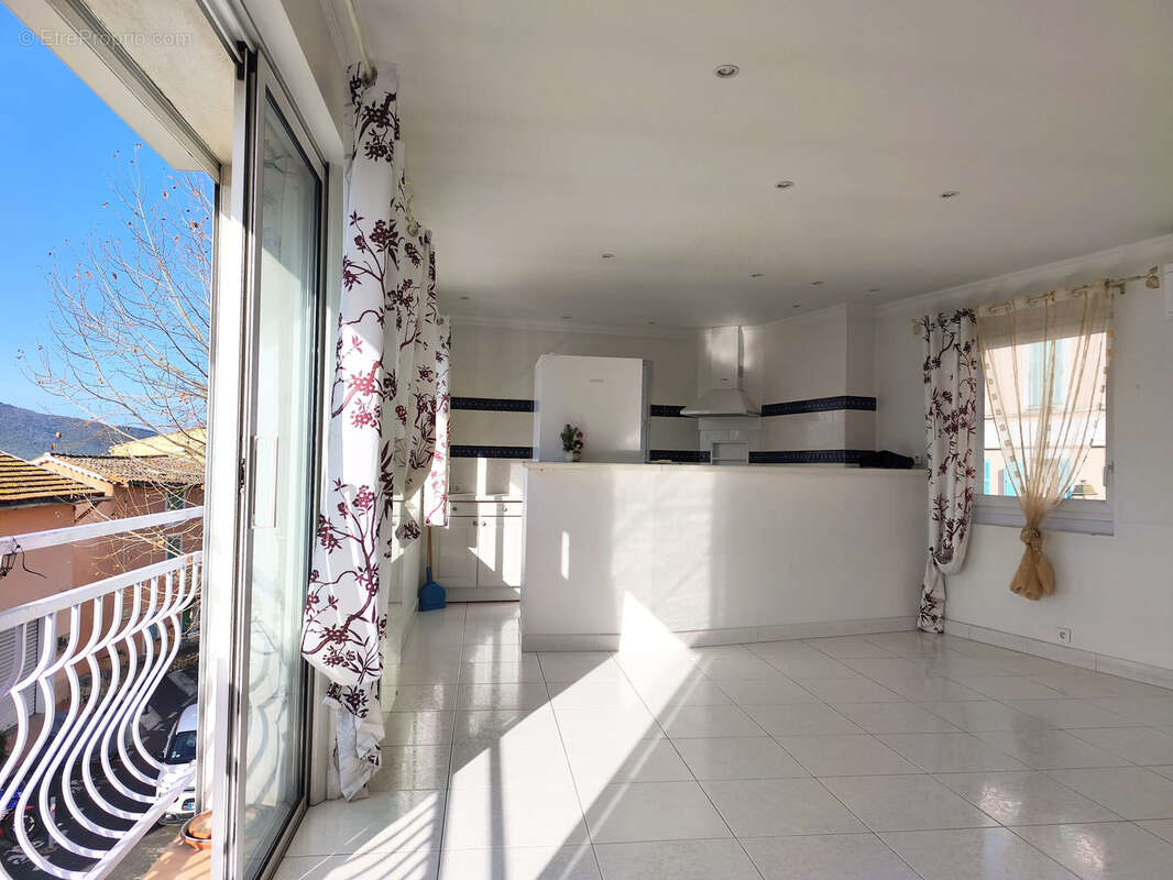 Appartement à BAGNOLS-EN-FORET