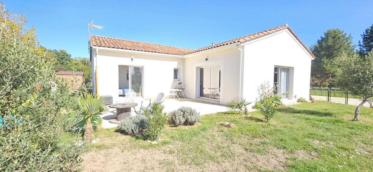 Maison à COURS-DE-PILE