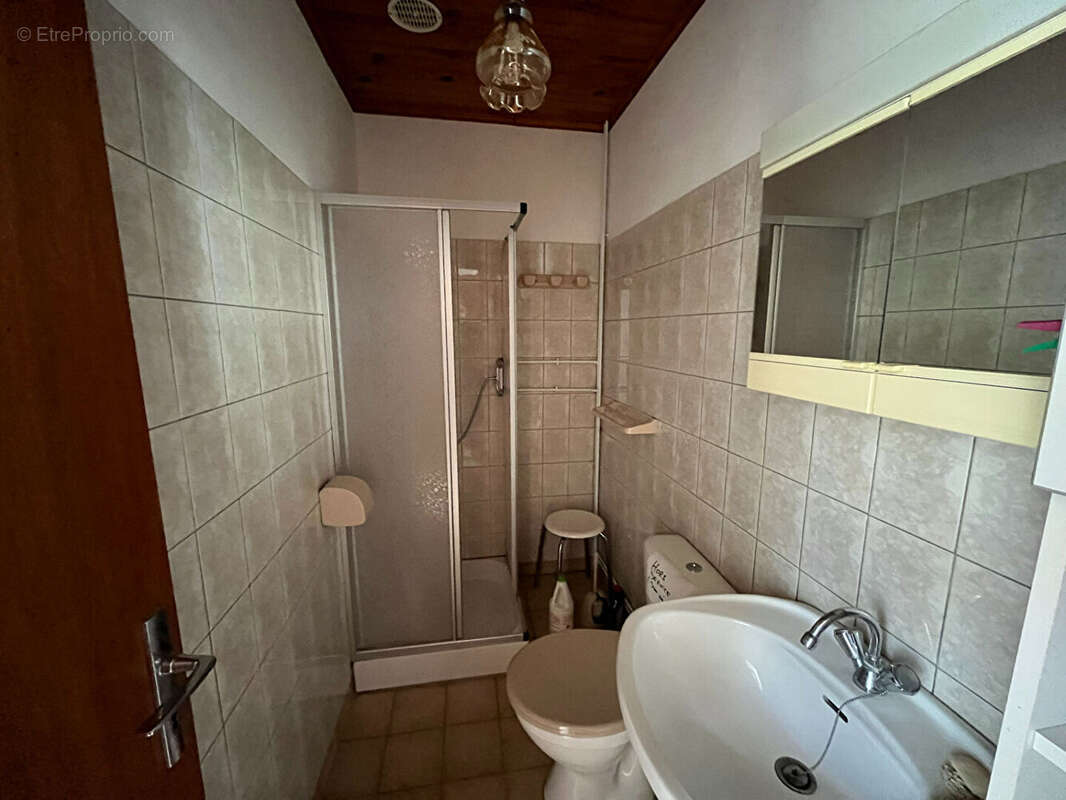 Saint-Pierre - À deux pas du port : maison avec studio indépendant sur 862 m² de terrain - photo 14