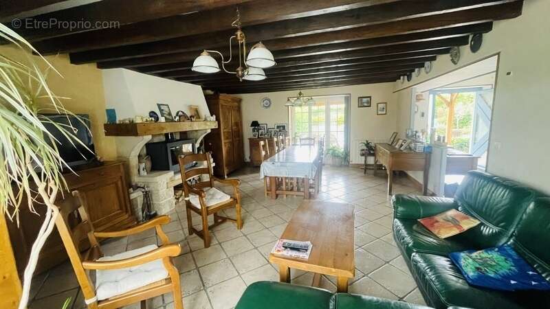 Maison de charme 180 m² avec piscine et 260 m² de dépendances – Potentiel gîtes – Proche Nevers la Charité-sur-Loire et Pougues- - photo 11