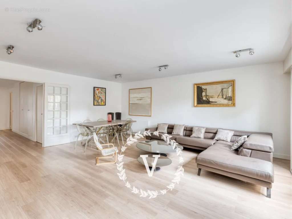 Appartement à PARIS-14E