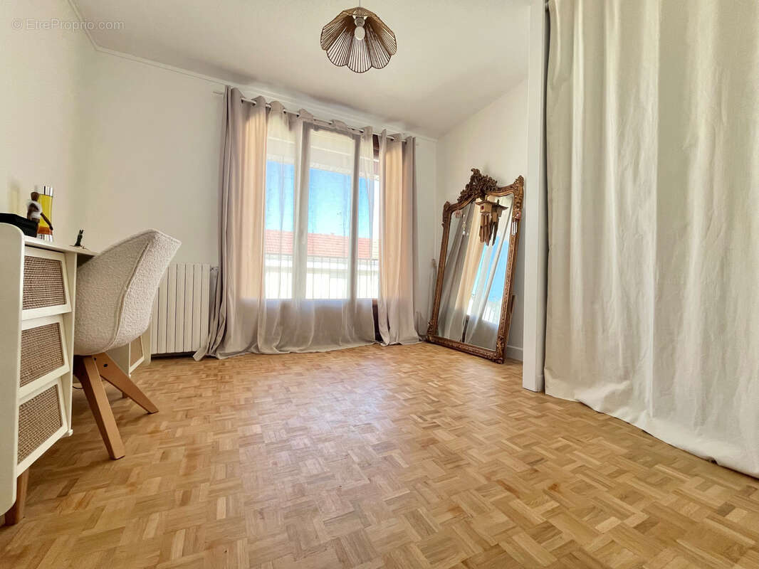 Maison avec garage et jardin - photo 11