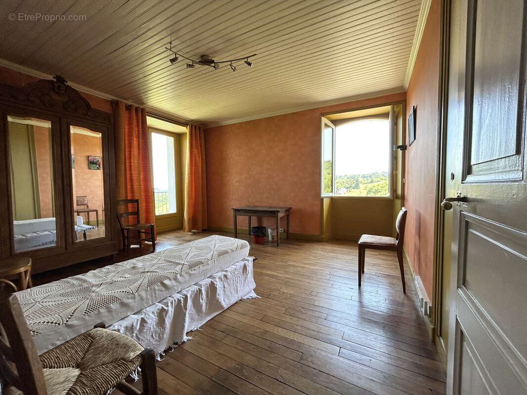 Maison à BRIGNAC-LA-PLAINE