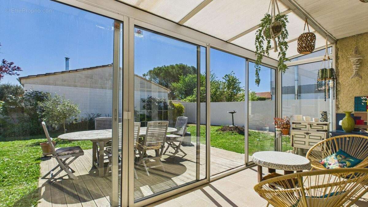 Maison 112 m² à La Jarrie  - photo 4