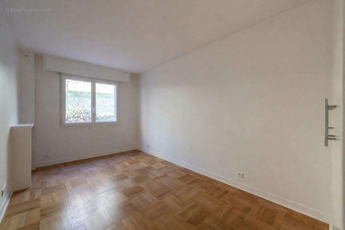 Appartement à VILLE-D'AVRAY