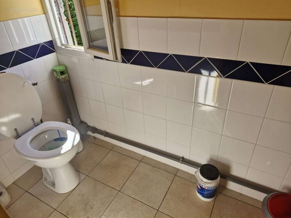 Commerce à AIXE-SUR-VIENNE