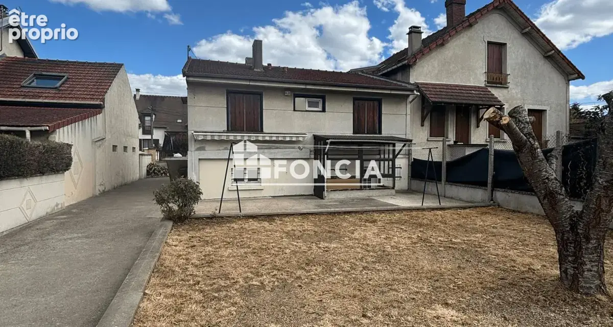 Maison sur terrain de 405m2 avec 96m2 habitables, rez-de-chaussée de 3 pièces de 60m2, et espace de vie de 36m2 au sous-sol de p - photo 2