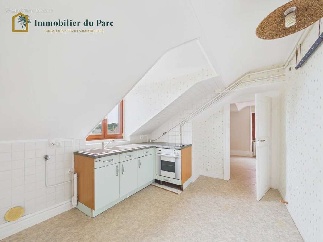 Immeuble de rapport à rénover à Belfort – 198 m², 3 logements + 5 garages – Fort potentiel locatif - photo 14