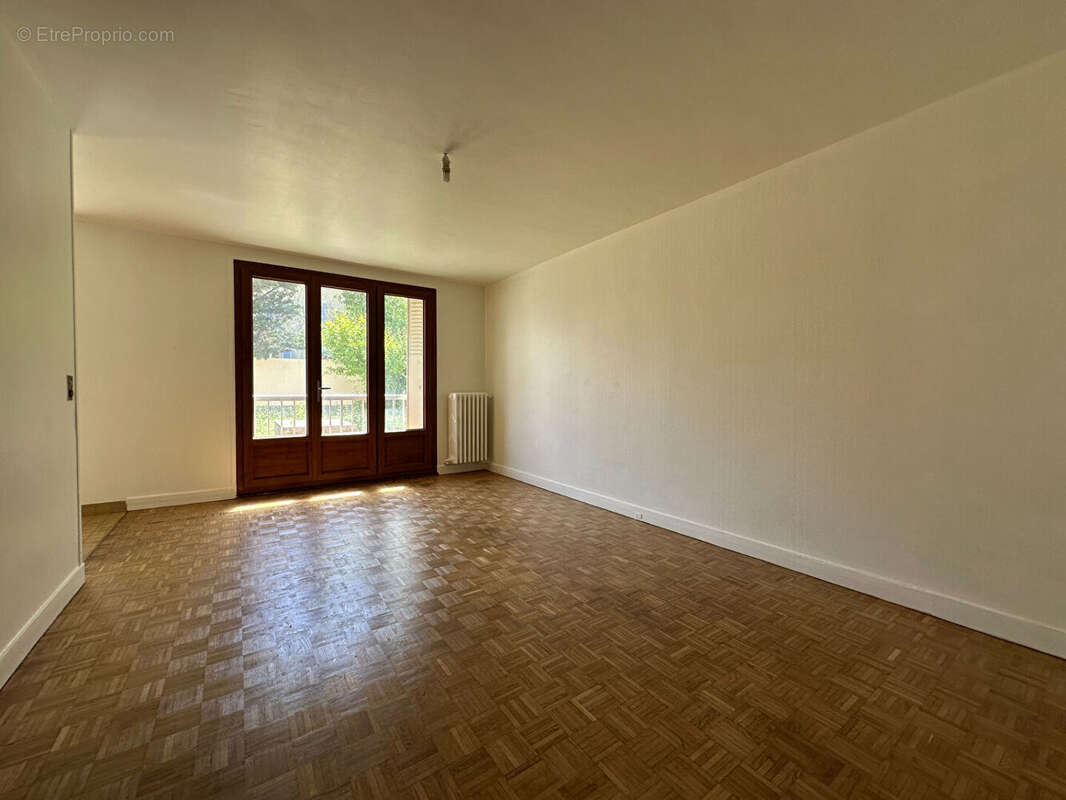 Appartement à NANTERRE