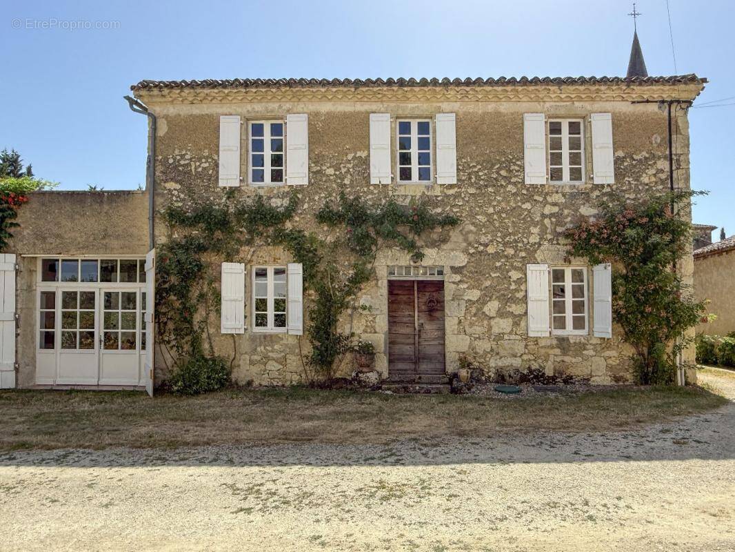 Maison à VIC-FEZENSAC