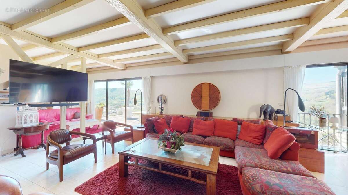 Maison à SAINT-SERNIN-SUR-RANCE