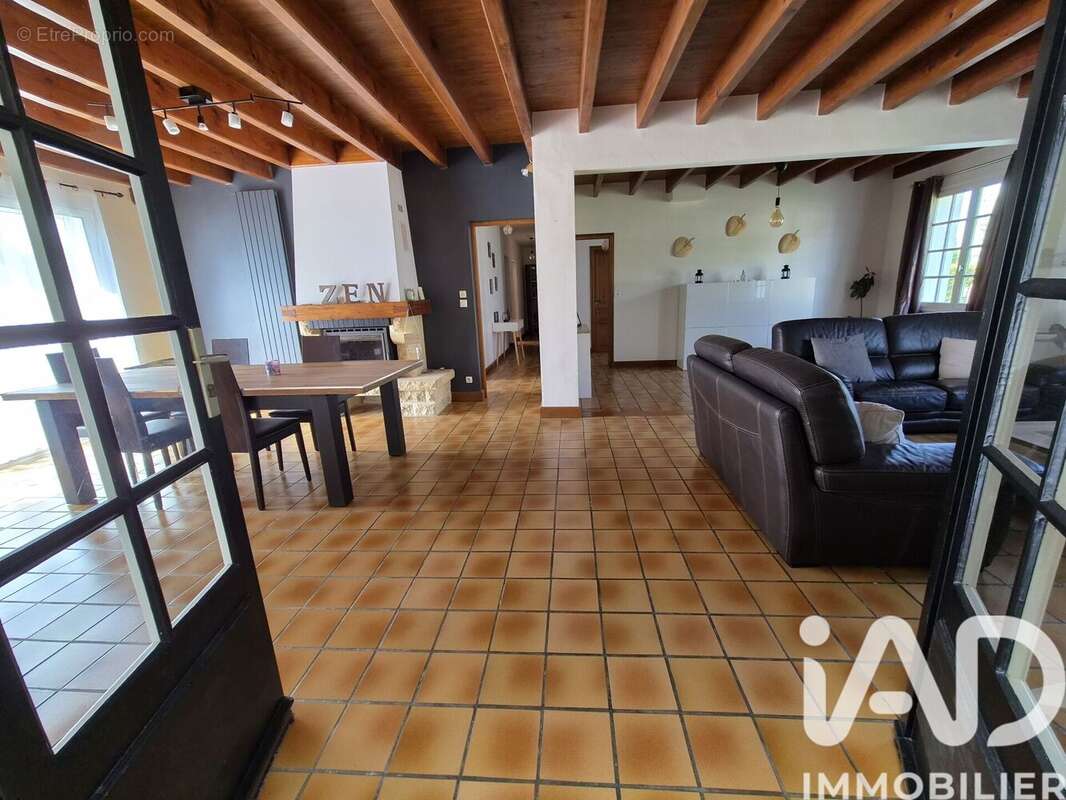Maison 218 m² à Aigonnay  - photo 4